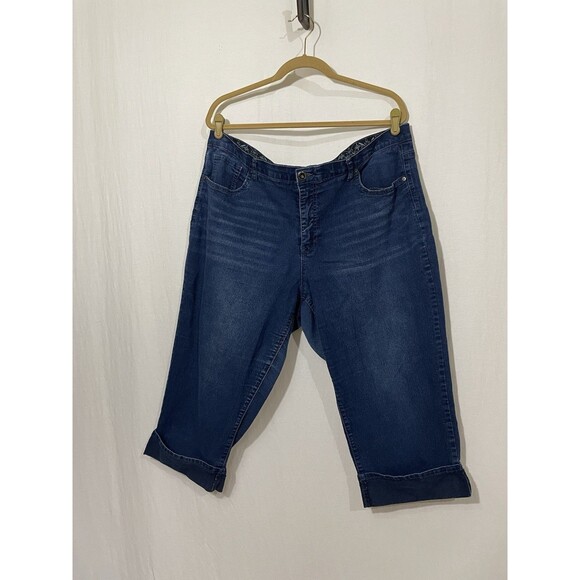 Faded Glory Women's Size 20W Cuffed Capri Dark Wash Stretch Blue Jeans Capri - Picture 1 of 8